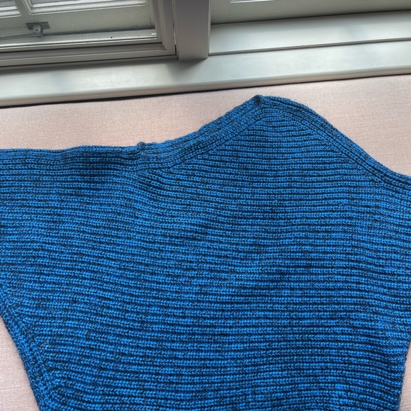 T by Alexander Wang Asymmetrical Knit Blue & Black Sweater - Picture 4 of 5
